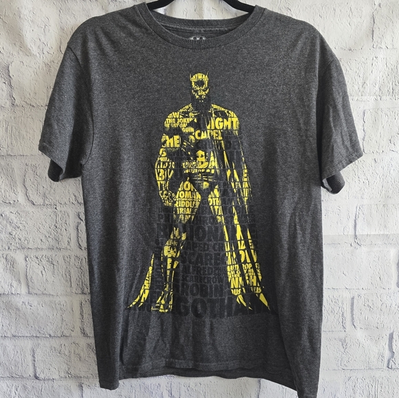 Batman Gray And Yellow Character Graphic Tee Medium - Picture 2 of 8